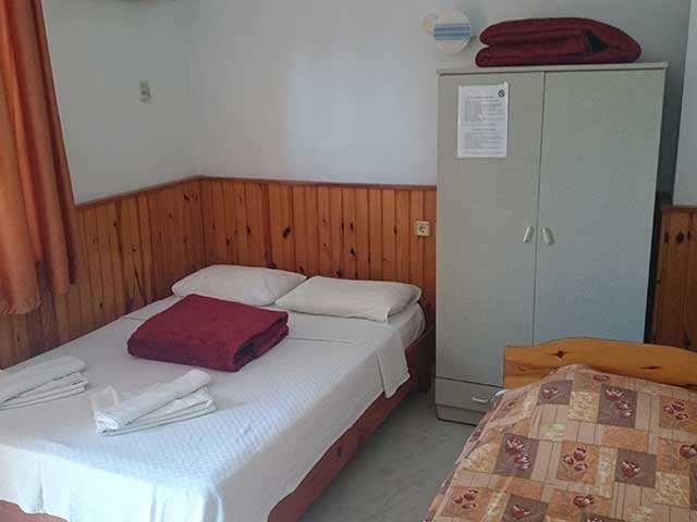 Uur-Pansiyon ahap oda